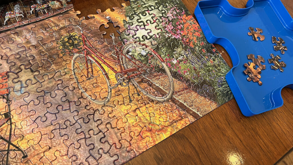 Bicycle in puzzle with reflection